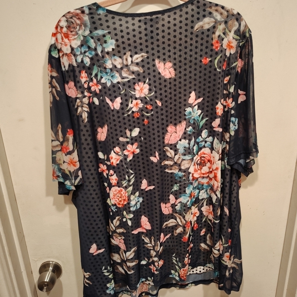 Catherines Floral Mesh Overlay Scoop Neck Top Sz 3X Travel Vacation Spring Comfy - Picture 7 of 7